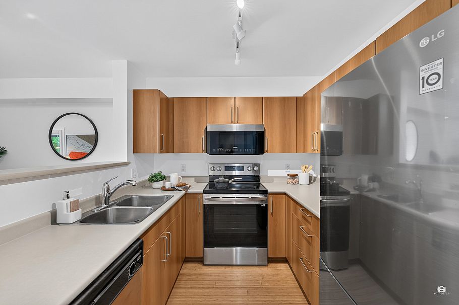 301 3575 Euclid Avenue Avenue Vancouver, BC - 9