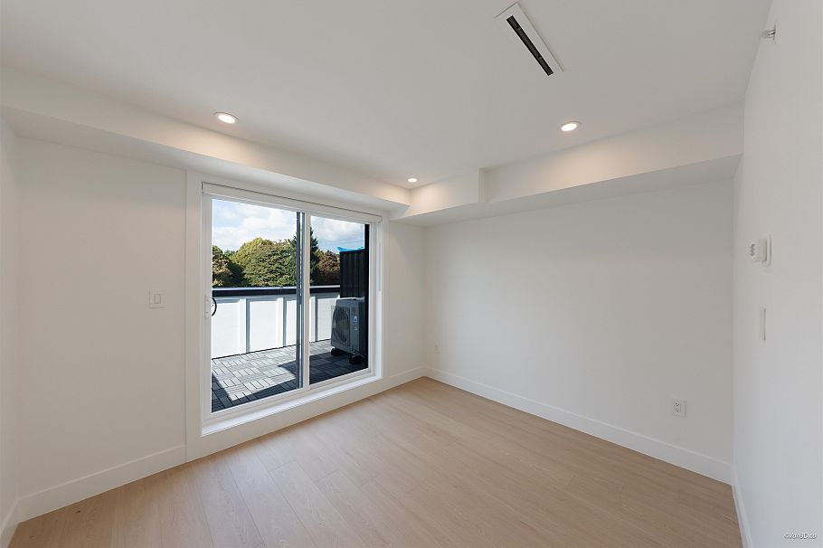 1 5385 Earles Street Vancouver, BC - 16