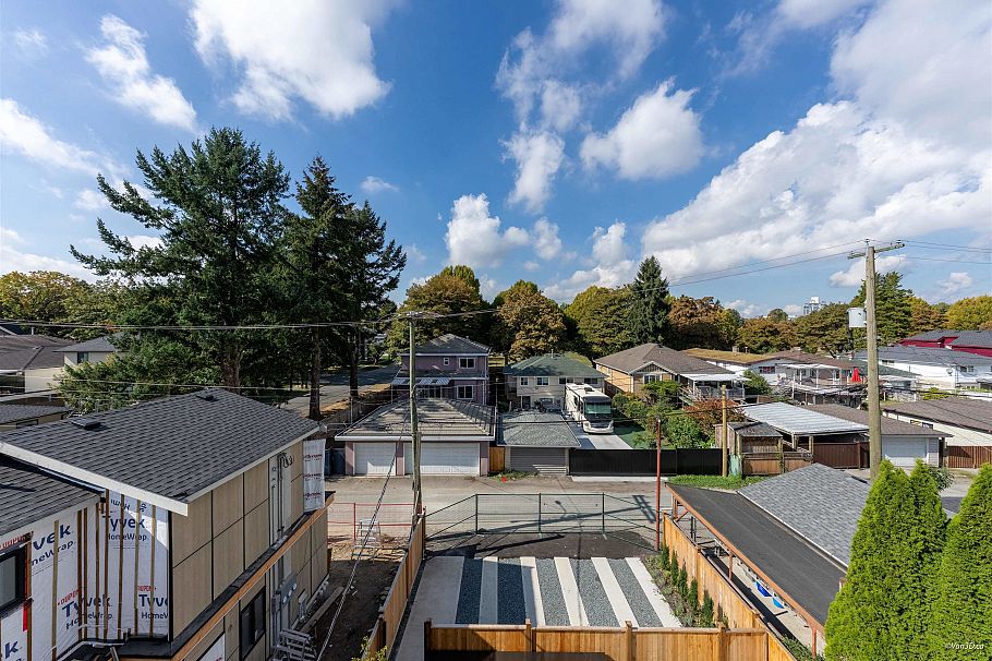1 5385 Earles Street Vancouver, BC - 13
