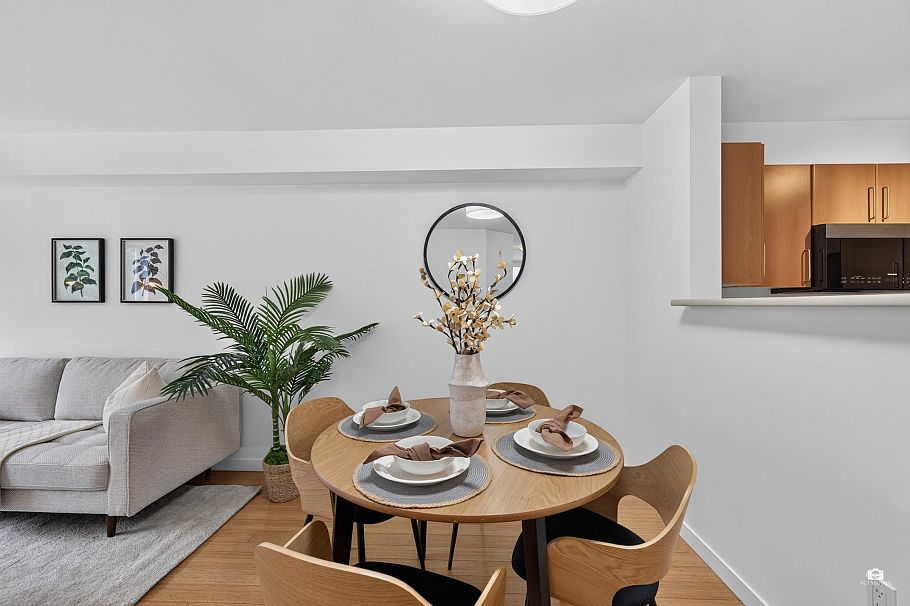 301 3575 Euclid Avenue Avenue Vancouver, BC - 7