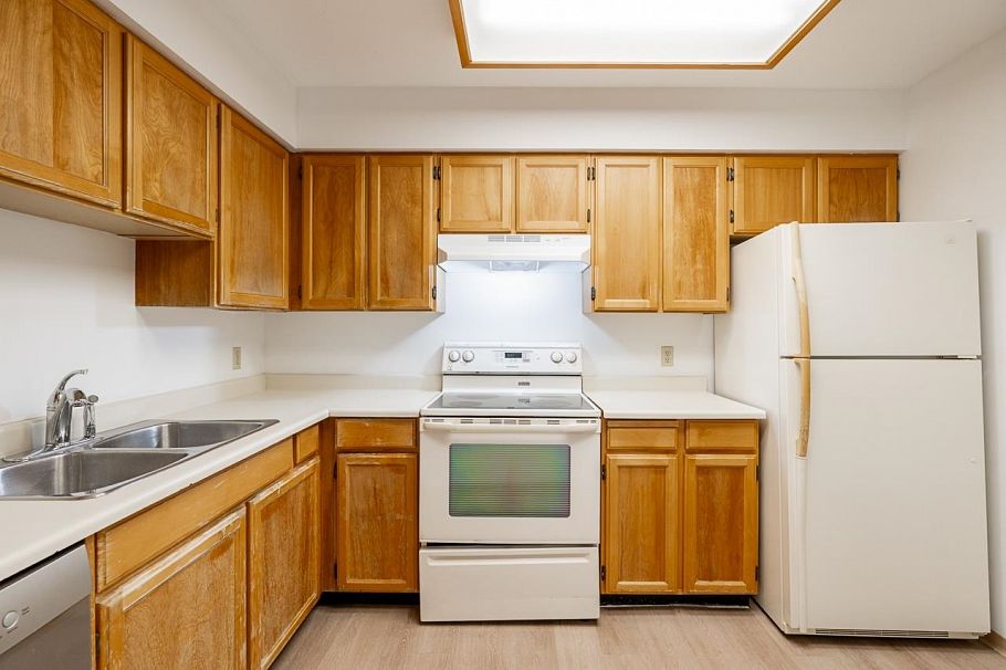 1304 W 7th Avenue Vancouver, BC - 11