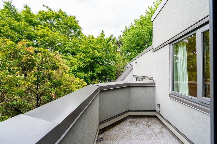 1304 W 7th Avenue Vancouver, BC - 16