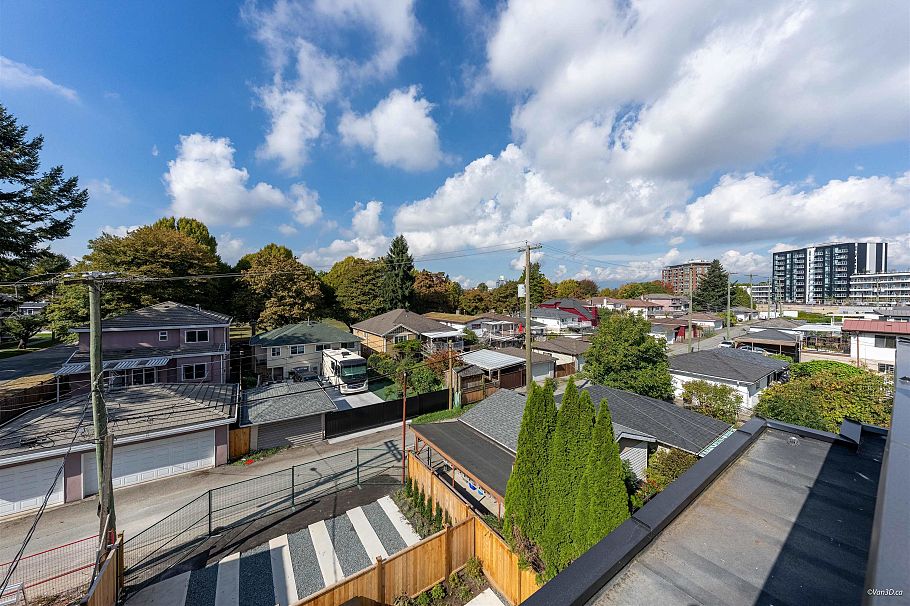 1 5385 Earles Street Vancouver, BC - 14