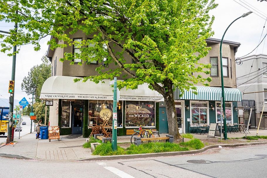 1304 W 7th Avenue Vancouver, BC - 37