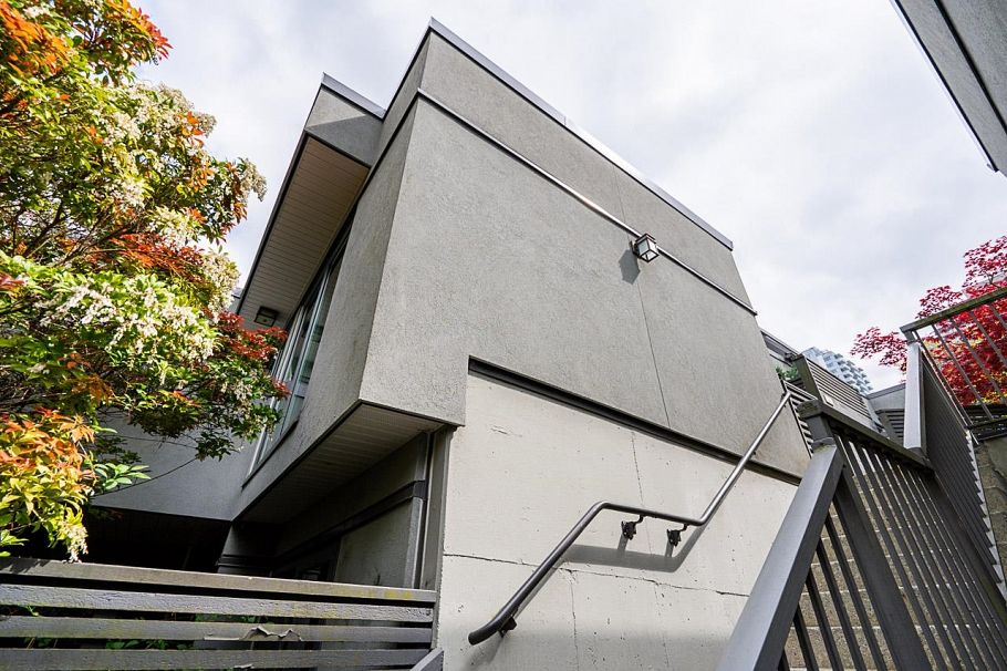1304 W 7th Avenue Vancouver, BC - 35