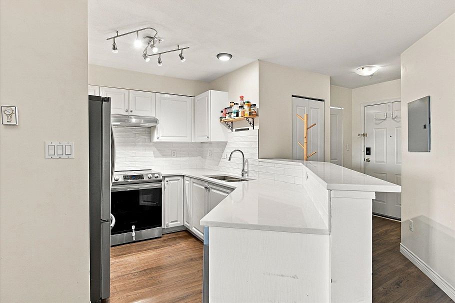 323 760 Kingsway Vancouver, BC - 7