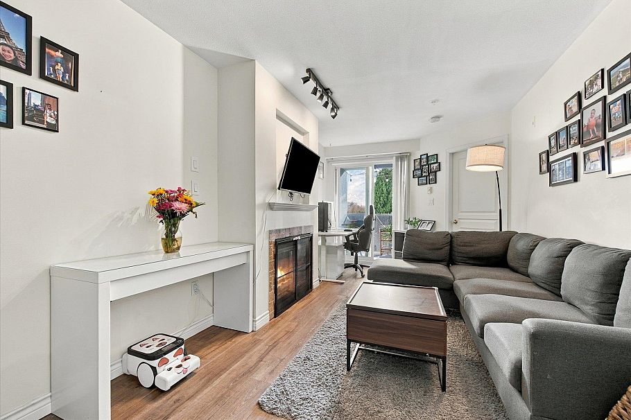 323 760 Kingsway Vancouver, BC - 1