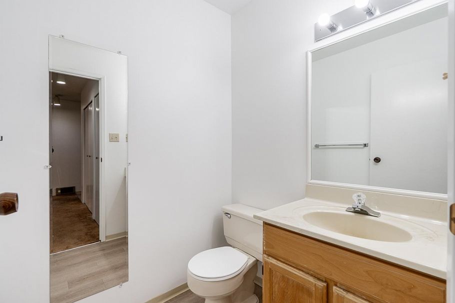 1304 W 7th Avenue Vancouver, BC - 14