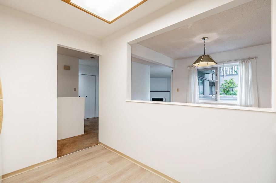 1304 W 7th Avenue Vancouver, BC - 13