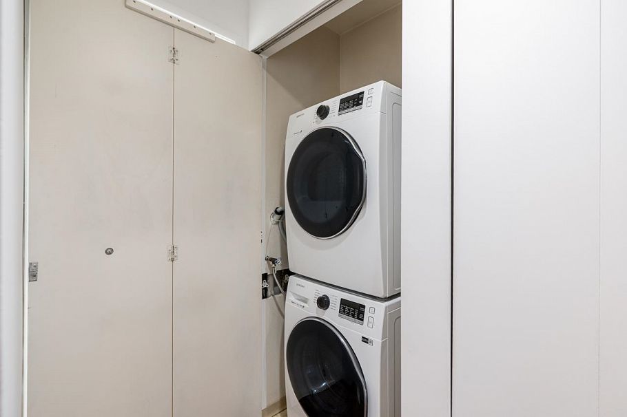 1304 W 7th Avenue Vancouver, BC - 15