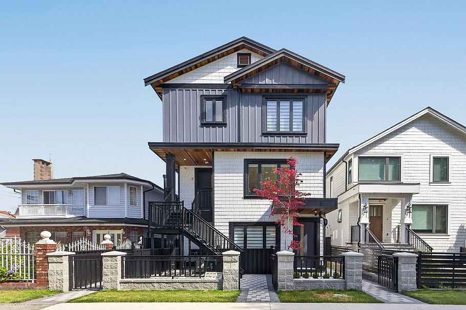 3 2035 E 51st Avenue Vancouver, BC - 2