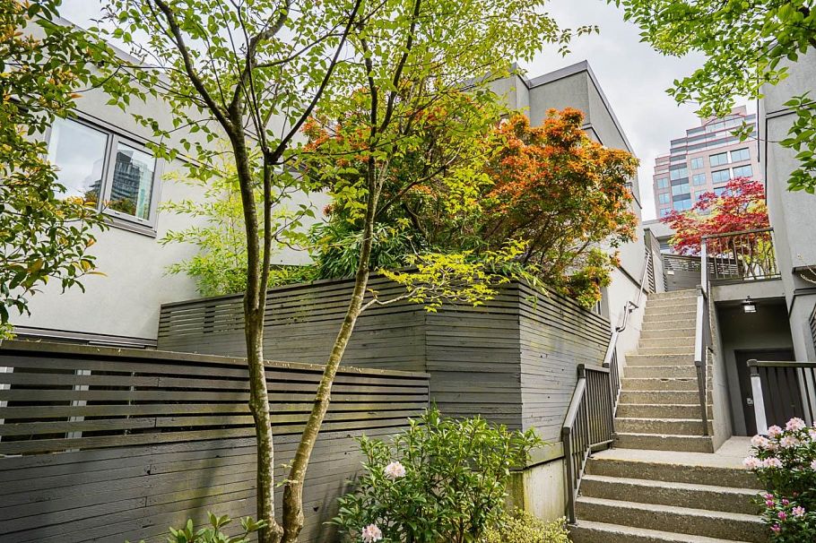 1304 W 7th Avenue Vancouver, BC - 31