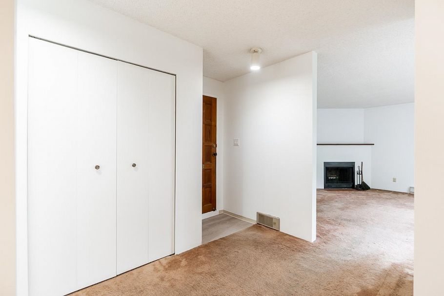 1304 W 7th Avenue Vancouver, BC - 2