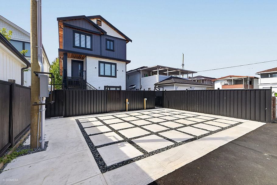 3 2035 E 51st Avenue Vancouver, BC - 1