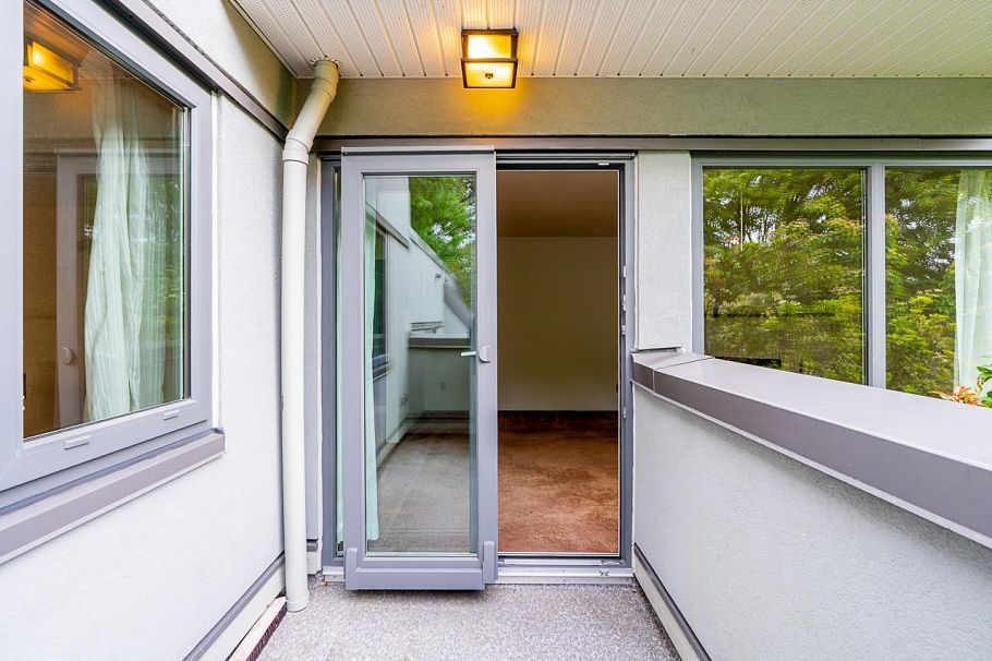 1304 W 7th Avenue Vancouver, BC - 17