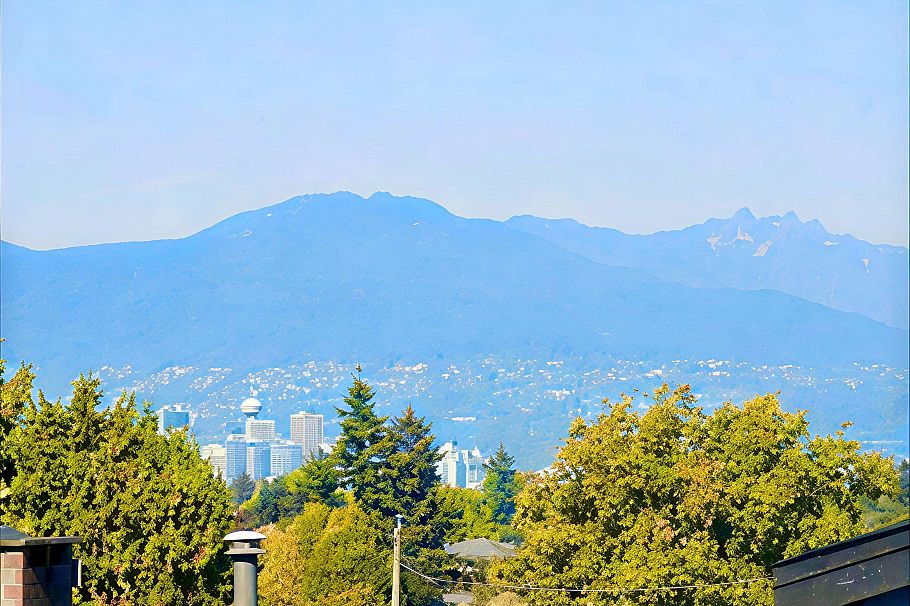 3 1325 E 37th Avenue Vancouver, BC - 1
