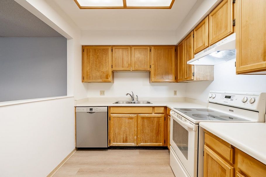 1304 W 7th Avenue Vancouver, BC - 12