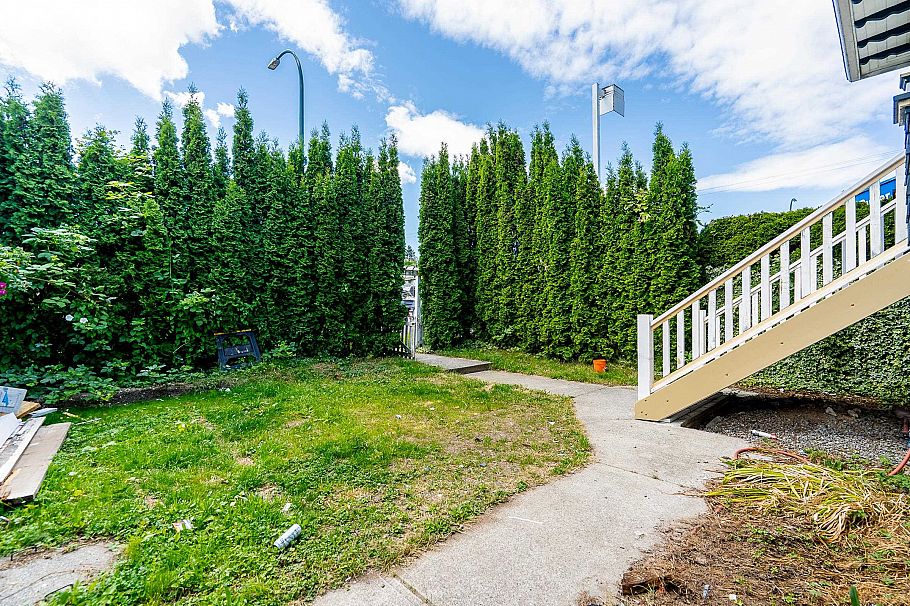 1329 E 12th Avenue Vancouver, BC - 9