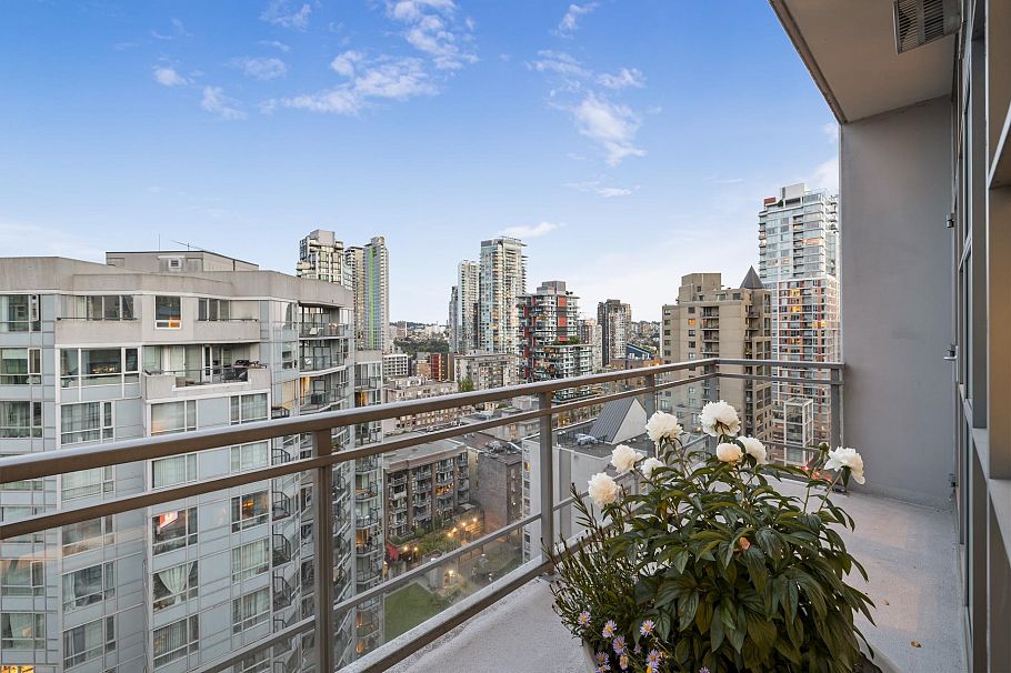 1503 1205 Howe Street Vancouver, BC - 30