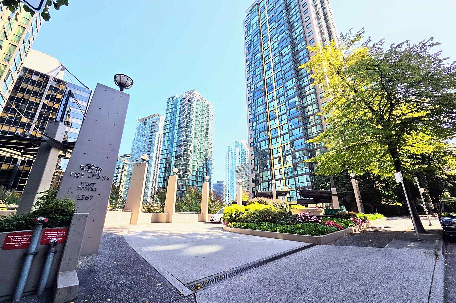 1109 1367 Alberni Street Vancouver, BC - 1