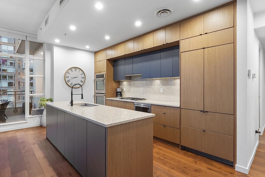 1503 1205 Howe Street Vancouver, BC - 3