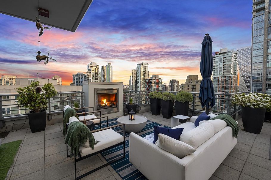 1503 1205 Howe Street Vancouver, BC - 1