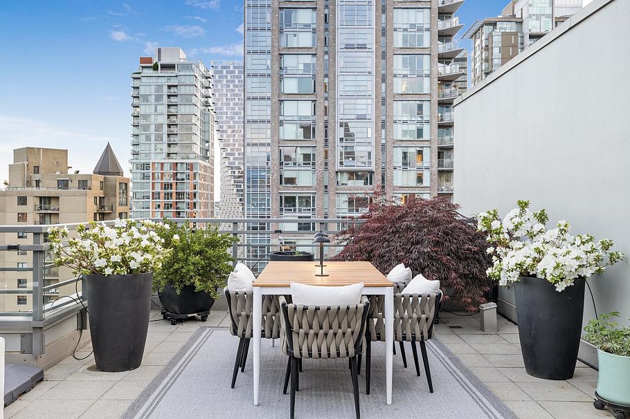 1503 1205 Howe Street Vancouver, BC - 24