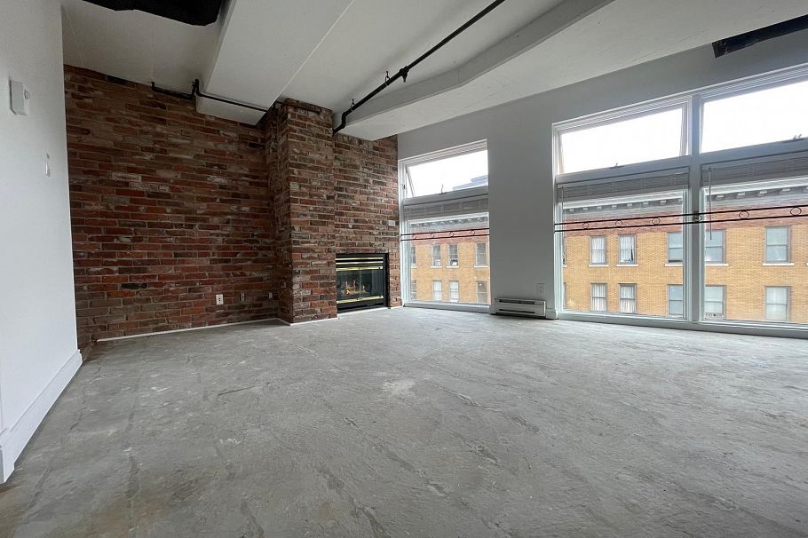 704 27 Alexander Street Vancouver, BC - 3