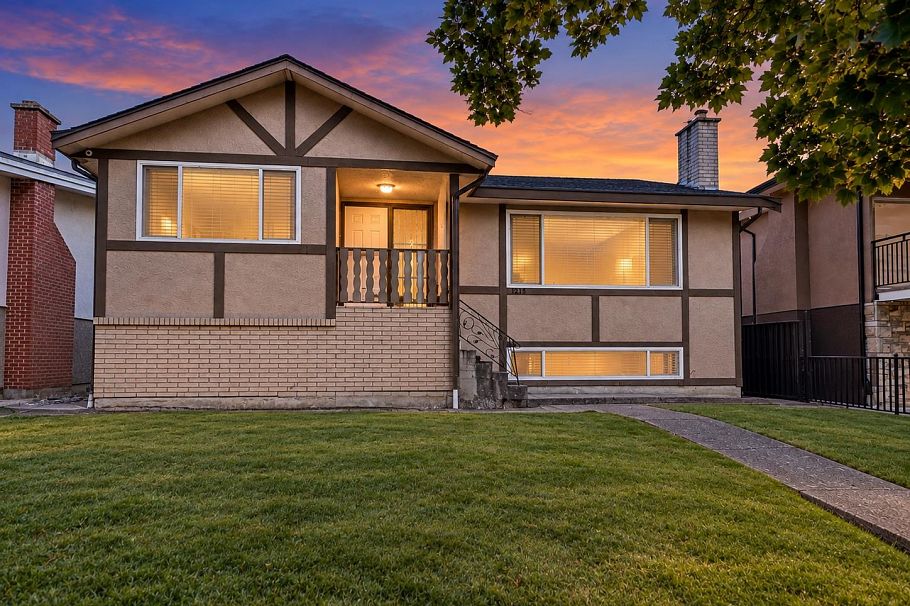 1215 E 48th Avenue Vancouver, BC - 1