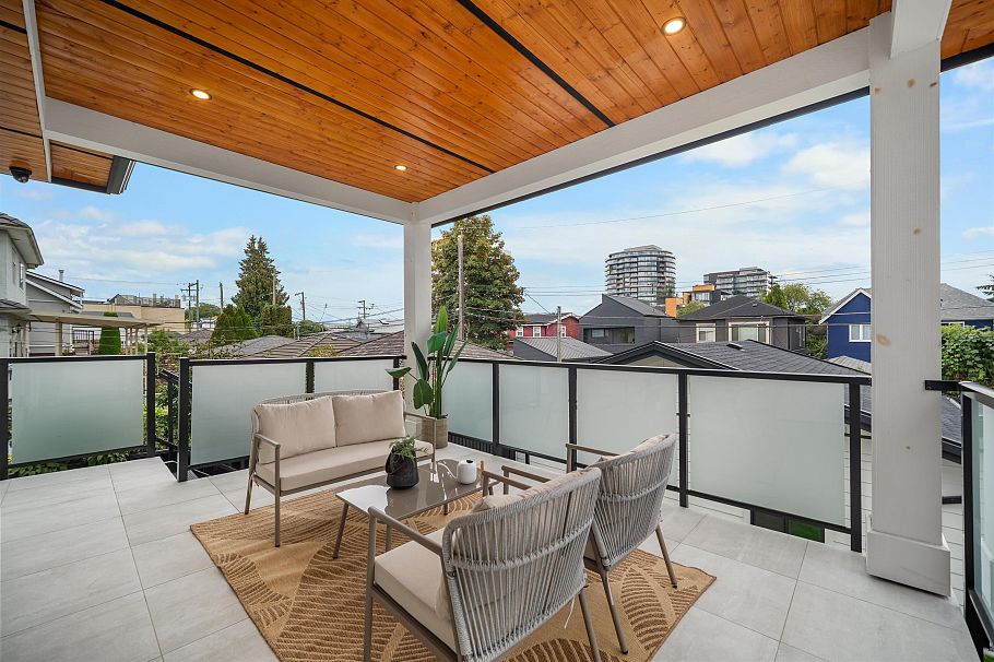 1554 W 66th Avenue Vancouver, BC - 18