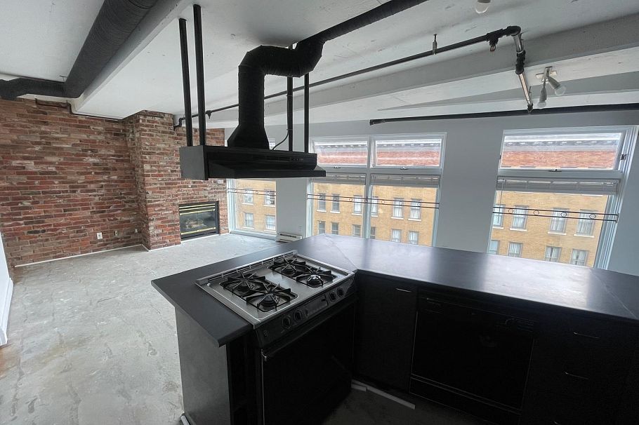 704 27 Alexander Street Vancouver, BC - 9