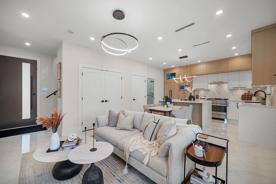 1554 W 66th Avenue Vancouver, BC - 1