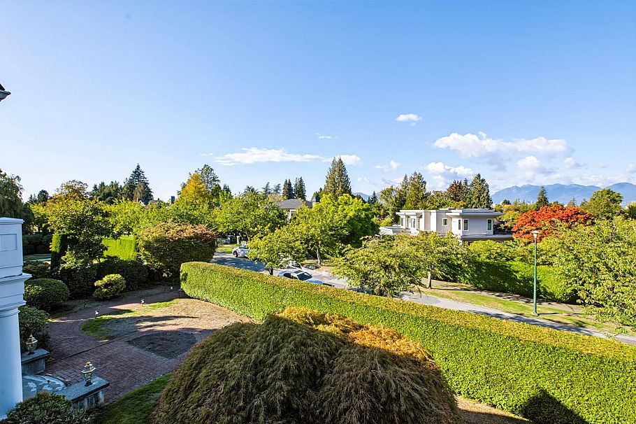 1330 Minto Crescent Vancouver, BC - 24