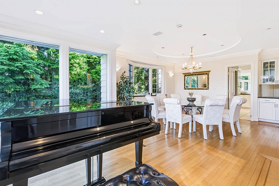 1330 Minto Crescent Vancouver, BC - 8