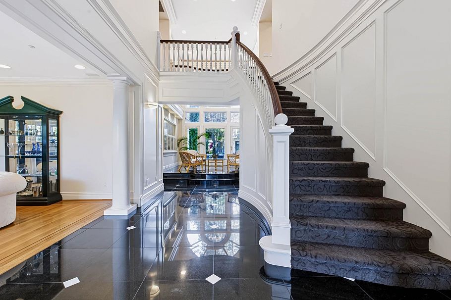 1330 Minto Crescent Vancouver, BC - 4
