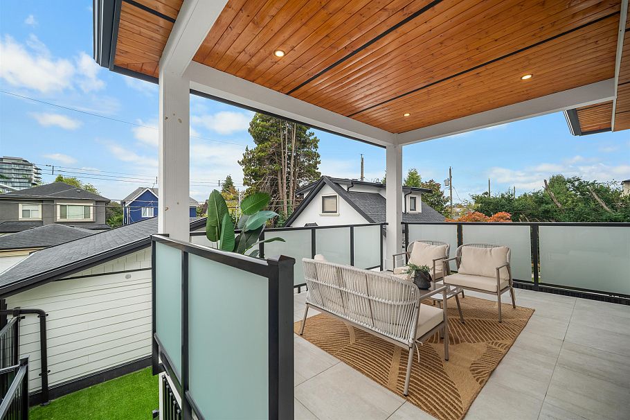 1554 W 66th Avenue Vancouver, BC - 19