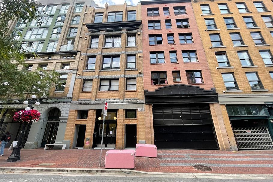 704 27 Alexander Street Vancouver, BC - 2