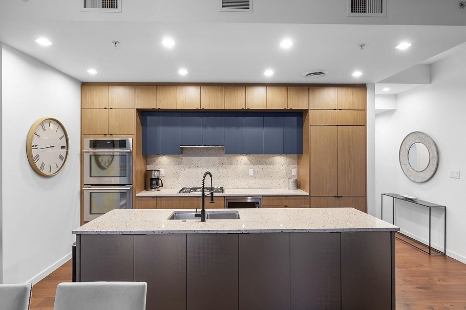 1503 1205 Howe Street Vancouver, BC - 2