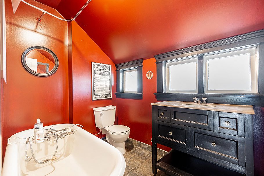 1329 E 12th Avenue Vancouver, BC - 5