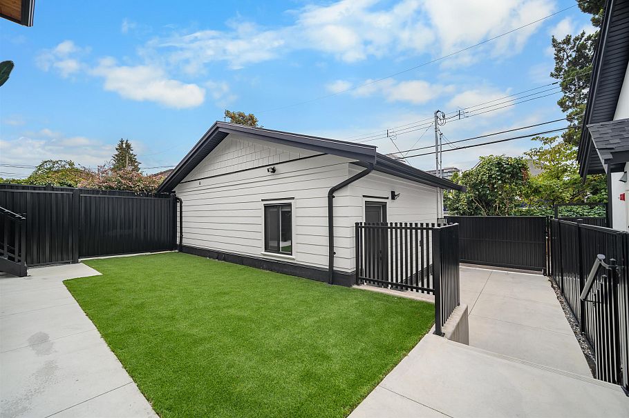 1554 W 66th Avenue Vancouver, BC - 23