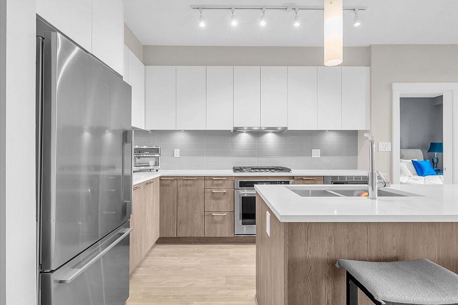 303 625 E 3rd Street North Vancouver, BC - 2