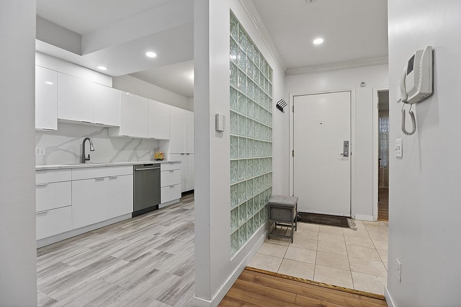 204 3151 Woodbine Drive North Vancouver, BC - 6