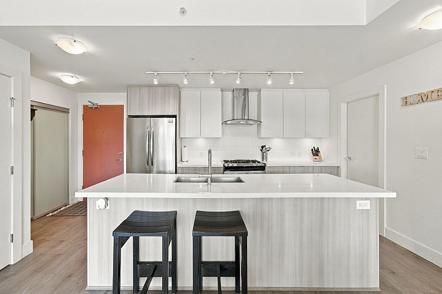 115 3602 Aldercrest Drive North Vancouver, BC - 9