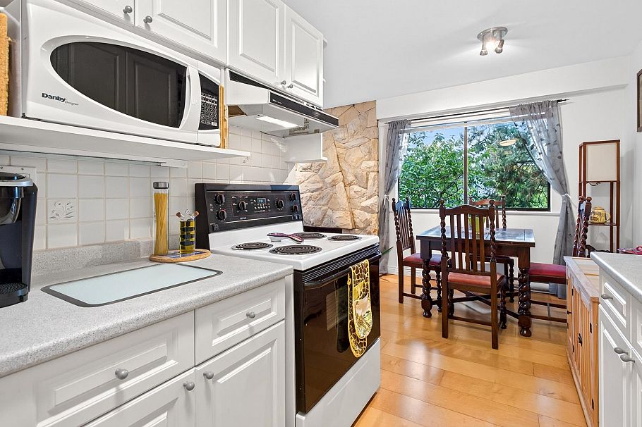 303 1721 St. Georges Avenue North Vancouver, BC - 17