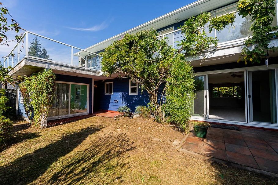 741 Montroyal Boulevard North Vancouver, BC - 35