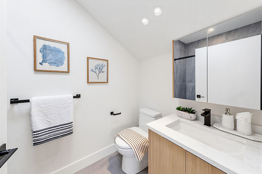 1 3268 E 18 Avenue Vancouver, BC - 28