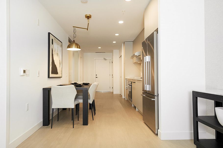358 422 E 3rd Street North Vancouver, BC - 3