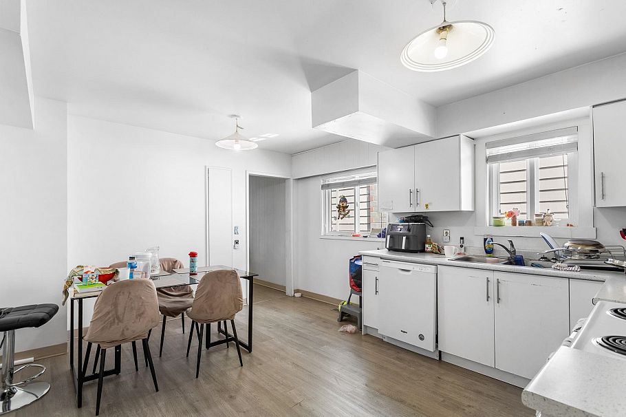 3186 E 28th Avenue Vancouver, BC - 9
