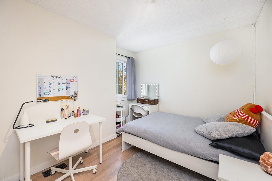 58 1930 Cedar Village Crescent North Vancouver, BC - 12
