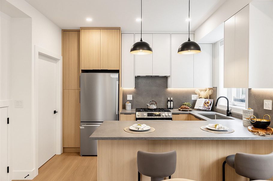 1 3268 E 18 Avenue Vancouver, BC - 9